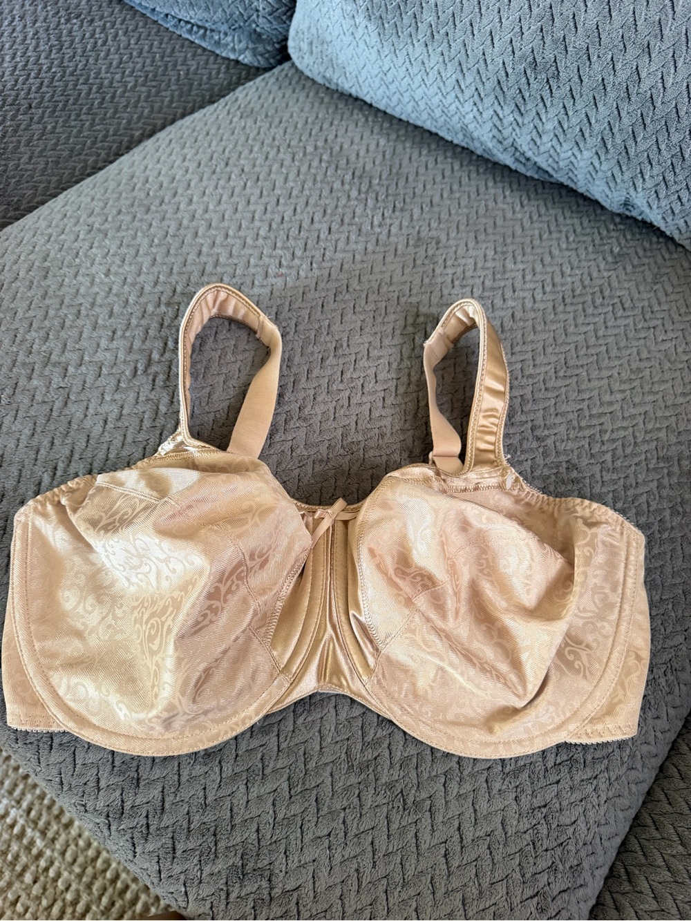 Bali Minimizer 38DD Beige UW Bra 3562  EUC   SATIN TRACINGS